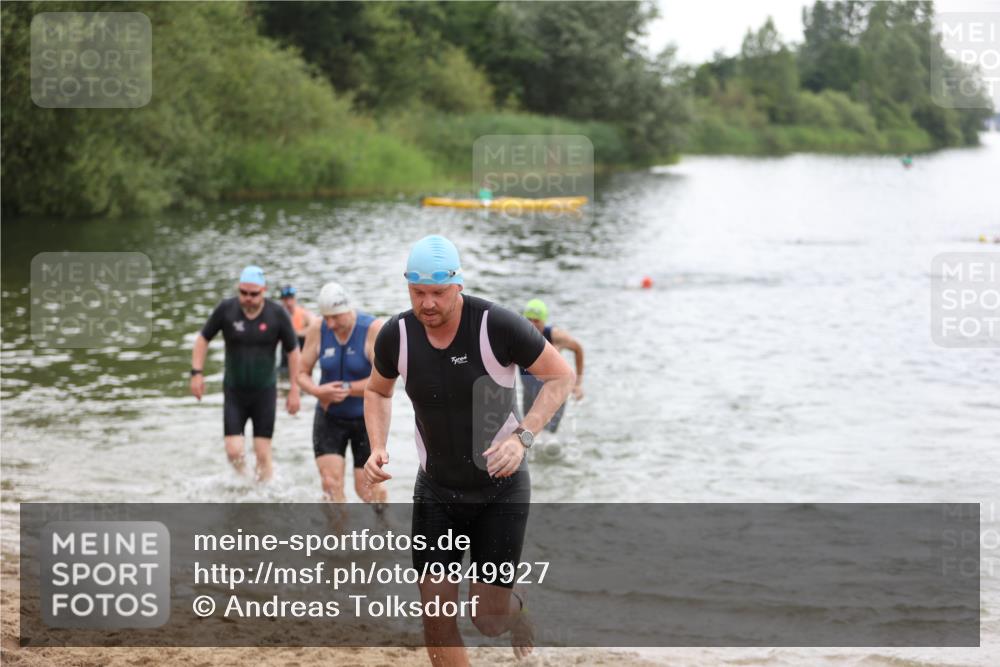 21.06.2026 - 29. Vierlanden-Triathlon Andreas Tolksdorf http://msf.ph/oto/9849927 21.06.2026 10:08:23 Schwimmen 403, 419, 422, 432, 446, 476, 477, 1356 meine-sportfotos.de