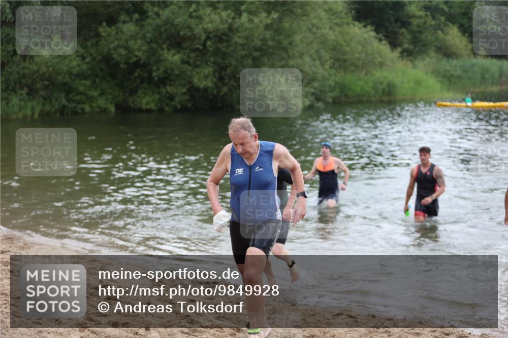 21.06.2026 - 29. Vierlanden-Triathlon Andreas Tolksdorf http://msf.ph/oto/9849928 21.06.2026 10:08:25 Schwimmen 403, 422, 432, 446, 476, 477, 1356 meine-sportfotos.de