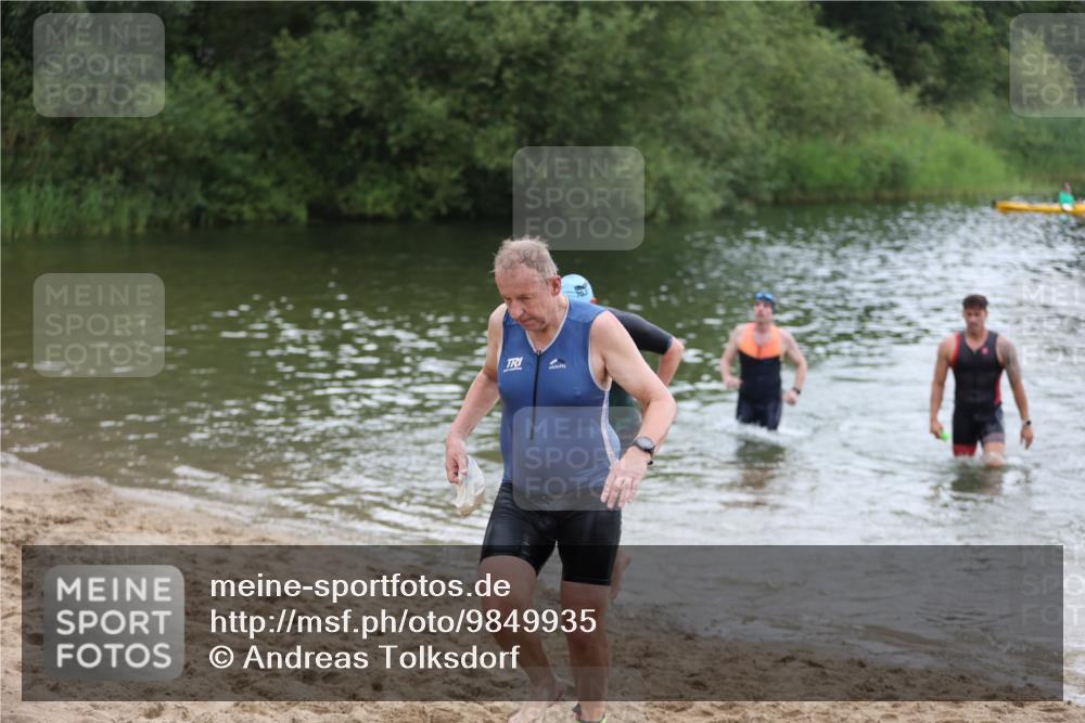 21.06.2026 - 29. Vierlanden-Triathlon Andreas Tolksdorf http://msf.ph/oto/9849935 21.06.2026 10:08:26 Schwimmen 403, 418, 422, 432, 446, 476, 477, 1356 meine-sportfotos.de