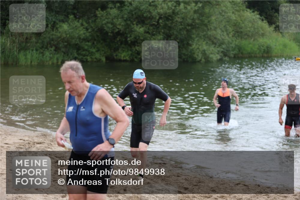 21.06.2026 - 29. Vierlanden-Triathlon Andreas Tolksdorf http://msf.ph/oto/9849938 21.06.2026 10:08:27 Schwimmen 403, 418, 422, 432, 476, 477, 1356 meine-sportfotos.de