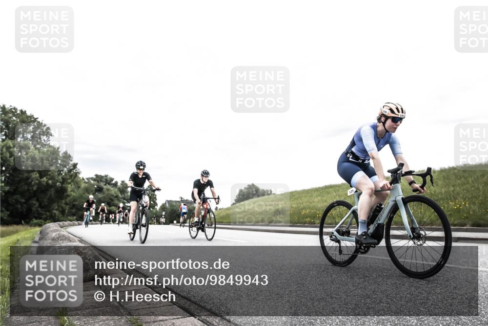 21.06.2026 - 29. Vierlanden-Triathlon H.Heesch http://msf.ph/oto/9849943 21.06.2026 10:28:21 Radfahren 79, 368, 538, 567, 575, 590 meine-sportfotos.de