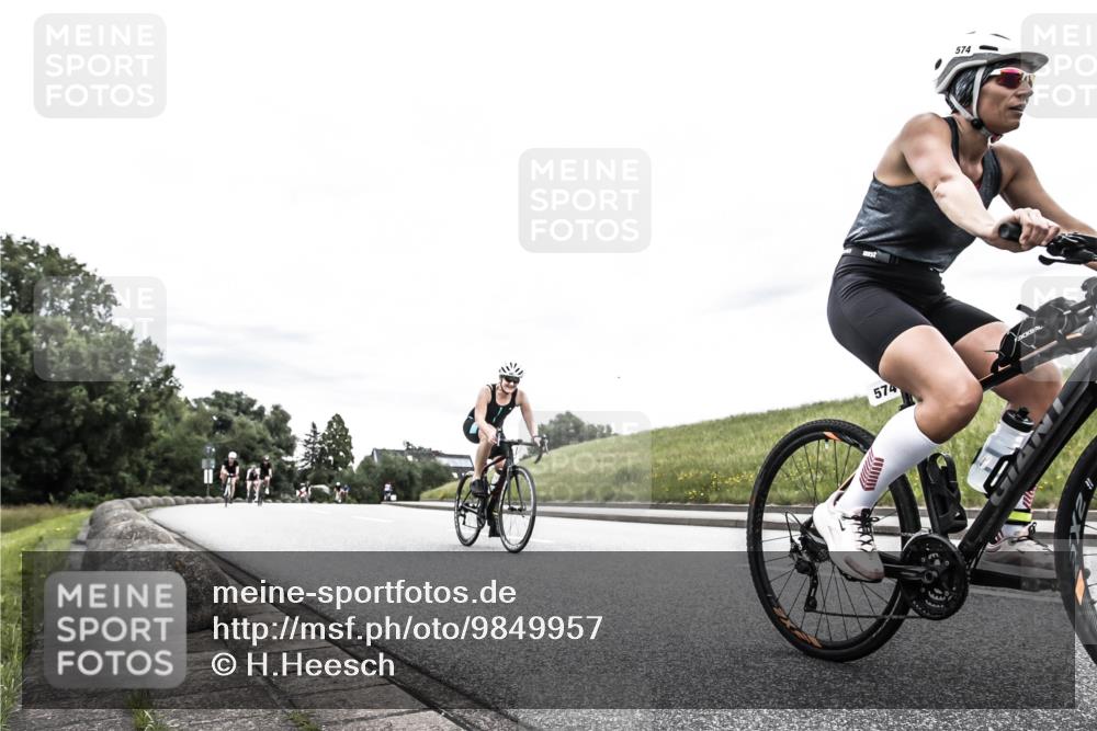 21.06.2026 - 29. Vierlanden-Triathlon H.Heesch http://msf.ph/oto/9849957 21.06.2026 10:28:25 Radfahren 4, 79, 368, 481, 538, 567, 574, 582, 590, 608 meine-sportfotos.de