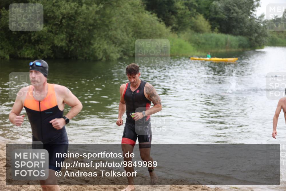 21.06.2026 - 29. Vierlanden-Triathlon Andreas Tolksdorf http://msf.ph/oto/9849989 21.06.2026 10:08:32 Schwimmen 403, 418, 422, 432, 1356 meine-sportfotos.de