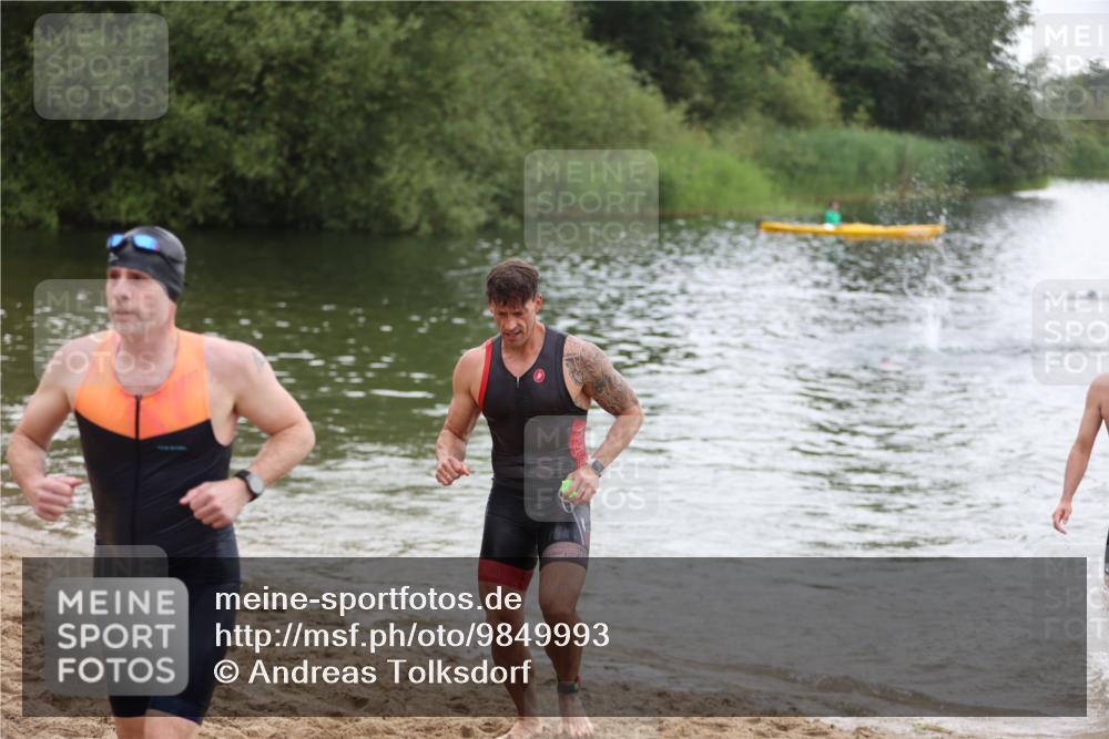 21.06.2026 - 29. Vierlanden-Triathlon Andreas Tolksdorf http://msf.ph/oto/9849993 21.06.2026 10:08:32 Schwimmen 403, 418, 422, 432, 1356 meine-sportfotos.de
