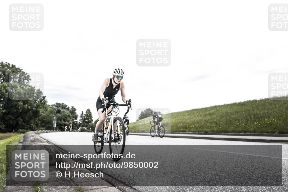 21.06.2026 - 29. Vierlanden-Triathlon H.Heesch http://msf.ph/oto/9850002 21.06.2026 10:28:37 Radfahren 99, 367, 387, 390, 511, 535, 592 meine-sportfotos.de