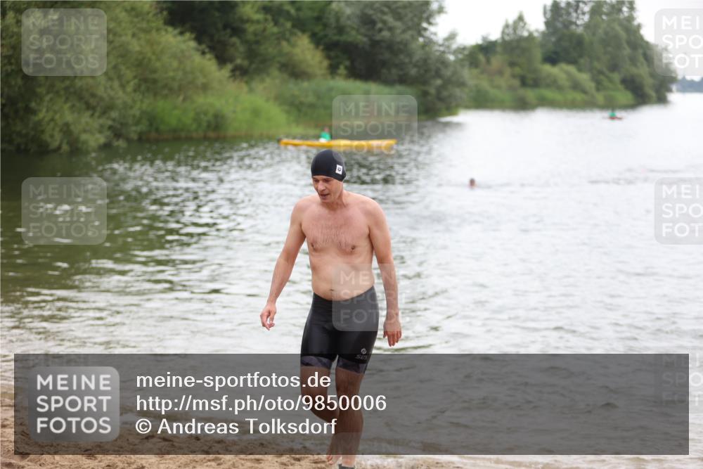 21.06.2026 - 29. Vierlanden-Triathlon Andreas Tolksdorf http://msf.ph/oto/9850006 21.06.2026 10:08:35 Schwimmen 418, 422, 432, 1356 meine-sportfotos.de