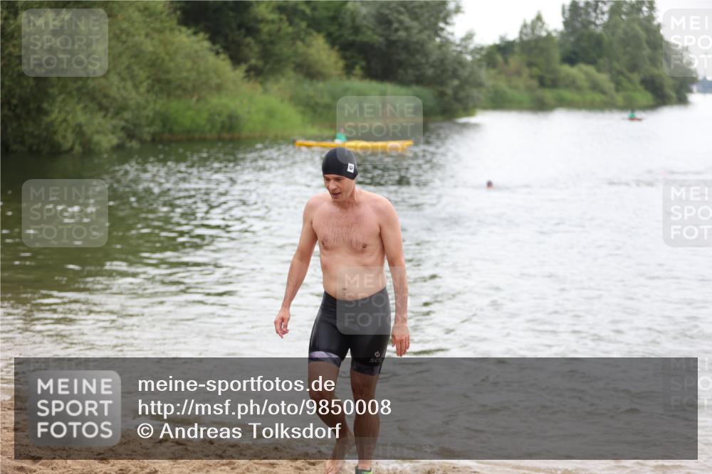 21.06.2026 - 29. Vierlanden-Triathlon Andreas Tolksdorf http://msf.ph/oto/9850008 21.06.2026 10:08:35 Schwimmen 418, 422, 432, 1356 meine-sportfotos.de