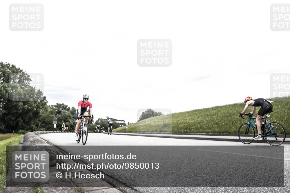 21.06.2026 - 29. Vierlanden-Triathlon H.Heesch http://msf.ph/oto/9850013 21.06.2026 10:28:42 Radfahren 390, 508 meine-sportfotos.de
