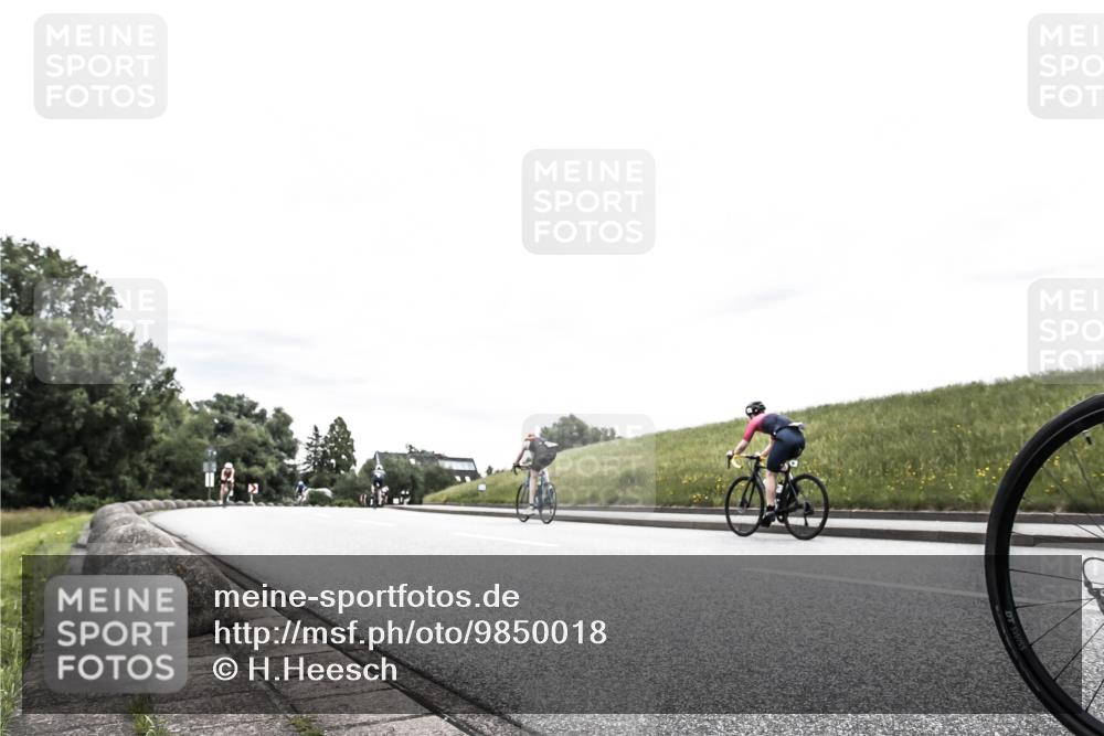 21.06.2026 - 29. Vierlanden-Triathlon H.Heesch http://msf.ph/oto/9850018 21.06.2026 10:28:43 Radfahren 390, 508, 583 meine-sportfotos.de