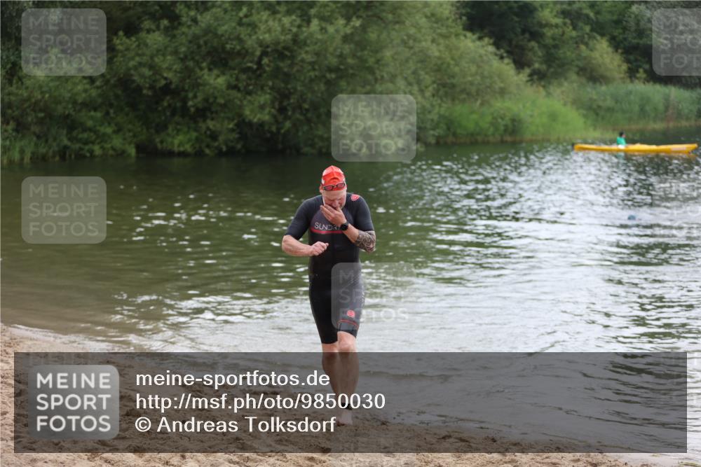 21.06.2026 - 29. Vierlanden-Triathlon Andreas Tolksdorf http://msf.ph/oto/9850030 21.06.2026 10:08:50 Schwimmen 455 meine-sportfotos.de