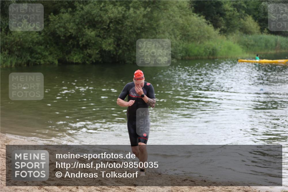 21.06.2026 - 29. Vierlanden-Triathlon Andreas Tolksdorf http://msf.ph/oto/9850035 21.06.2026 10:08:50 Schwimmen 455 meine-sportfotos.de