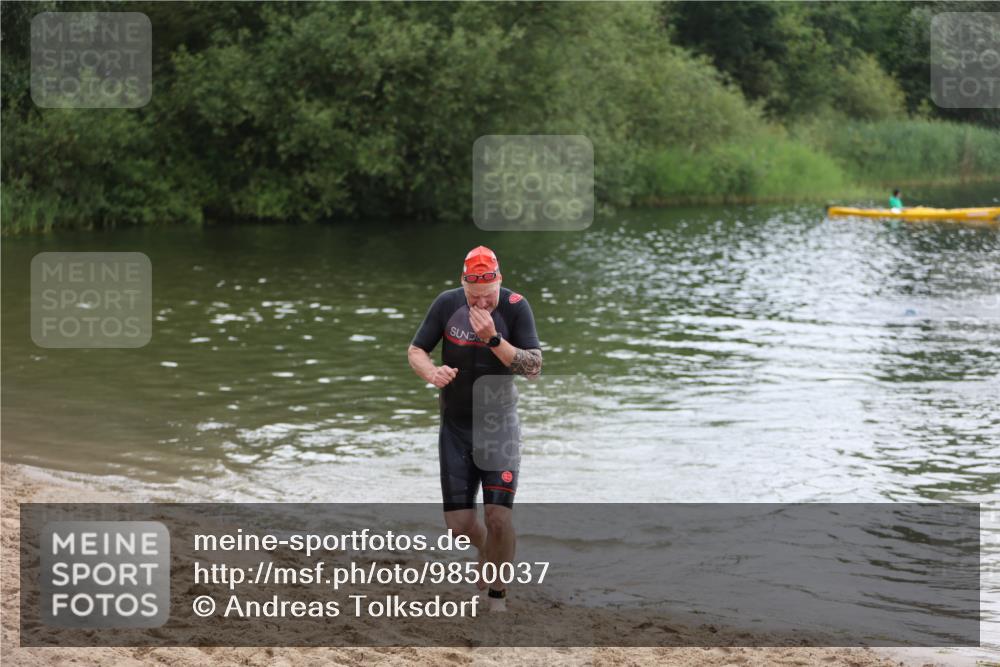 21.06.2026 - 29. Vierlanden-Triathlon Andreas Tolksdorf http://msf.ph/oto/9850037 21.06.2026 10:08:50 Schwimmen 455 meine-sportfotos.de