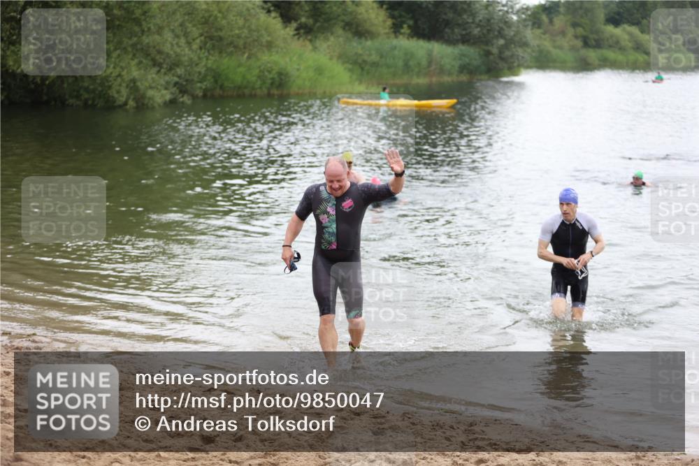 21.06.2026 - 29. Vierlanden-Triathlon Andreas Tolksdorf http://msf.ph/oto/9850047 21.06.2026 10:09:11 Schwimmen 406, 435, 439, 470 meine-sportfotos.de