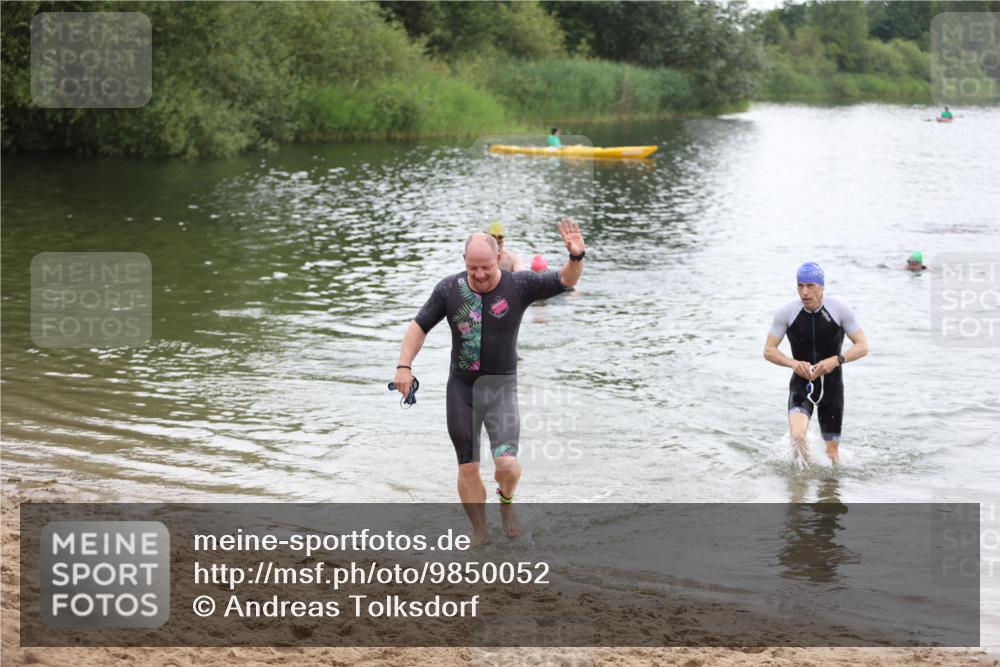 21.06.2026 - 29. Vierlanden-Triathlon Andreas Tolksdorf http://msf.ph/oto/9850052 21.06.2026 10:09:11 Schwimmen 406, 435, 439, 470 meine-sportfotos.de