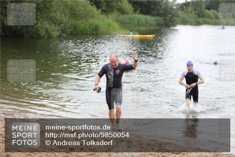 21.06.2026 - 29. Vierlanden-Triathlon Andreas Tolksdorf http://msf.ph/oto/9850054 21.06.2026 10:09:11 Schwimmen 406, 435, 439, 470 meine-sportfotos.de