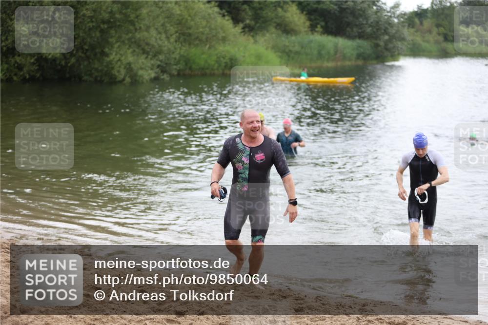 21.06.2026 - 29. Vierlanden-Triathlon Andreas Tolksdorf http://msf.ph/oto/9850064 21.06.2026 10:09:12 Schwimmen 406, 435, 439, 470 meine-sportfotos.de