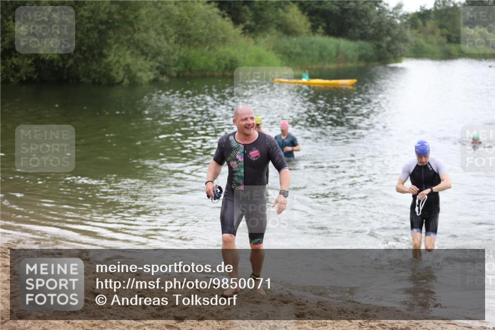 21.06.2026 - 29. Vierlanden-Triathlon Andreas Tolksdorf http://msf.ph/oto/9850071 21.06.2026 10:09:12 Schwimmen 406, 435, 439, 470 meine-sportfotos.de