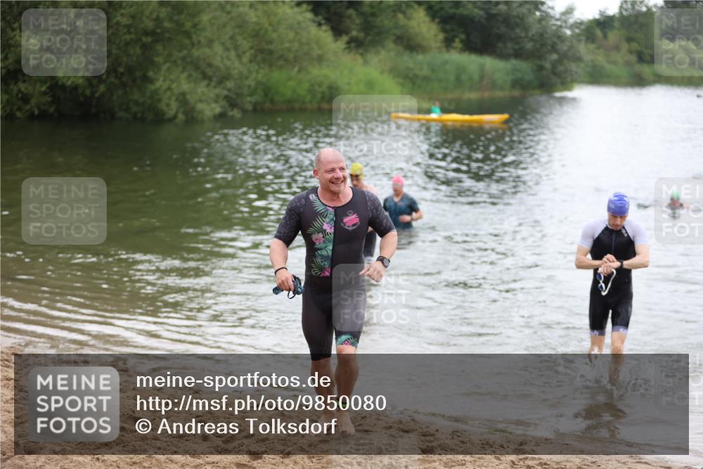 21.06.2026 - 29. Vierlanden-Triathlon Andreas Tolksdorf http://msf.ph/oto/9850080 21.06.2026 10:09:12 Schwimmen 406, 435, 439, 470 meine-sportfotos.de