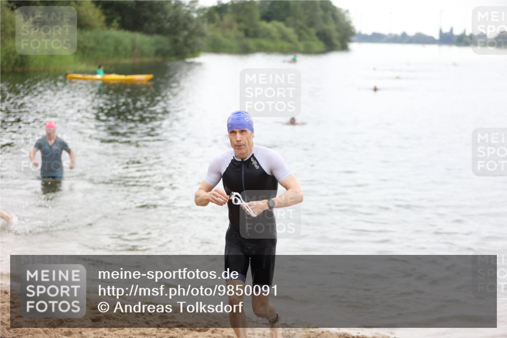 21.06.2026 - 29. Vierlanden-Triathlon Andreas Tolksdorf http://msf.ph/oto/9850091 21.06.2026 10:09:15 Schwimmen 406, 435, 439, 470 meine-sportfotos.de