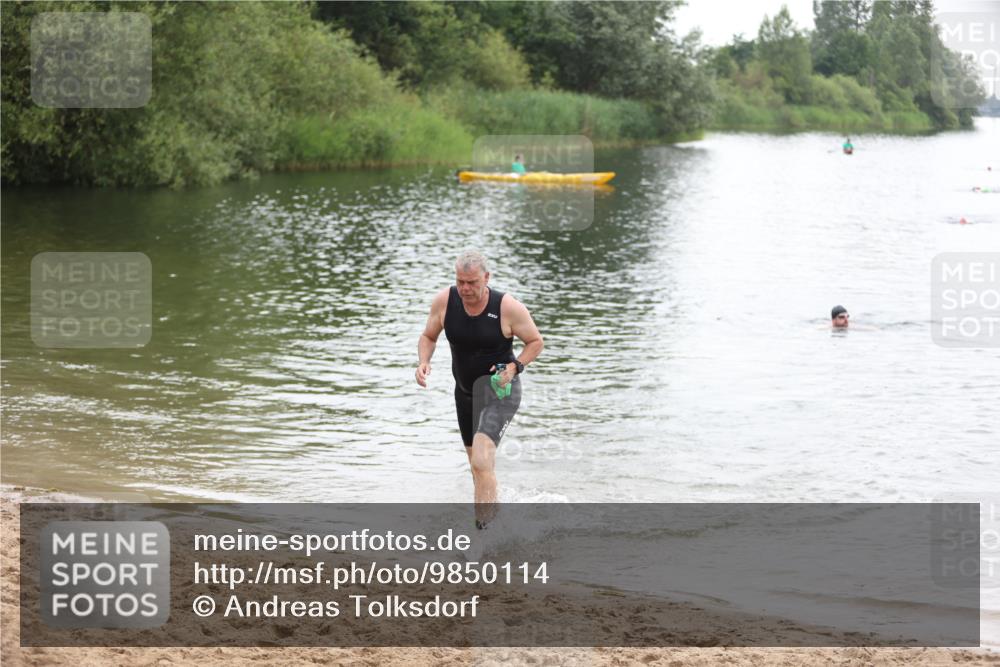 21.06.2026 - 29. Vierlanden-Triathlon Andreas Tolksdorf http://msf.ph/oto/9850114 21.06.2026 10:09:33 Schwimmen 400 meine-sportfotos.de
