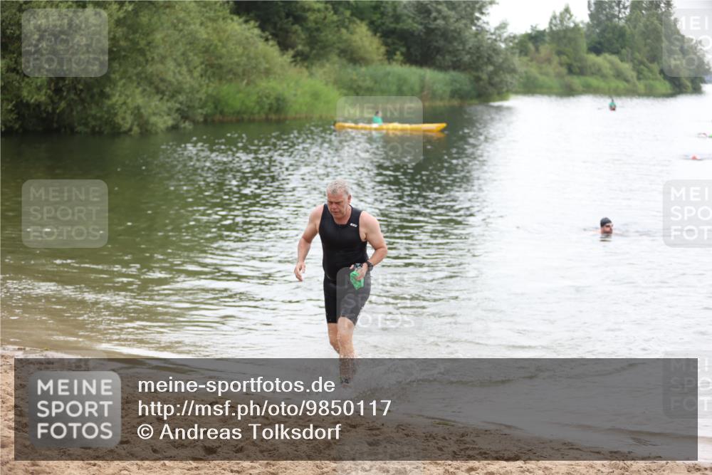 21.06.2026 - 29. Vierlanden-Triathlon Andreas Tolksdorf http://msf.ph/oto/9850117 21.06.2026 10:09:33 Schwimmen 400 meine-sportfotos.de