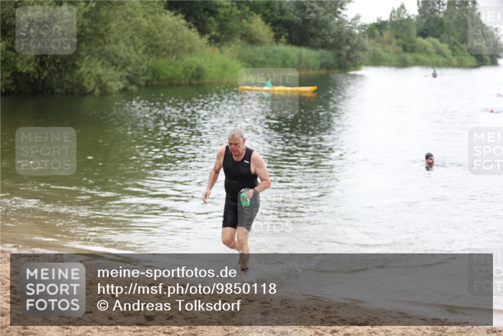 21.06.2026 - 29. Vierlanden-Triathlon Andreas Tolksdorf http://msf.ph/oto/9850118 21.06.2026 10:09:33 Schwimmen 400 meine-sportfotos.de