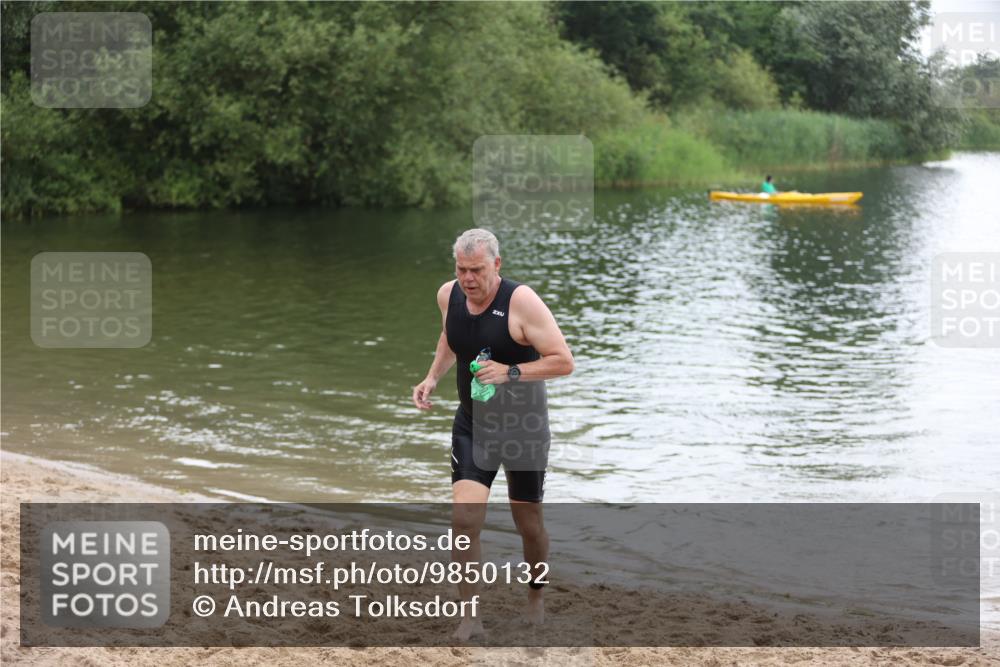 21.06.2026 - 29. Vierlanden-Triathlon Andreas Tolksdorf http://msf.ph/oto/9850132 21.06.2026 10:09:35 Schwimmen 400 meine-sportfotos.de