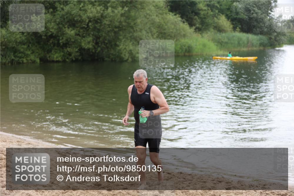 21.06.2026 - 29. Vierlanden-Triathlon Andreas Tolksdorf http://msf.ph/oto/9850135 21.06.2026 10:09:35 Schwimmen 400 meine-sportfotos.de