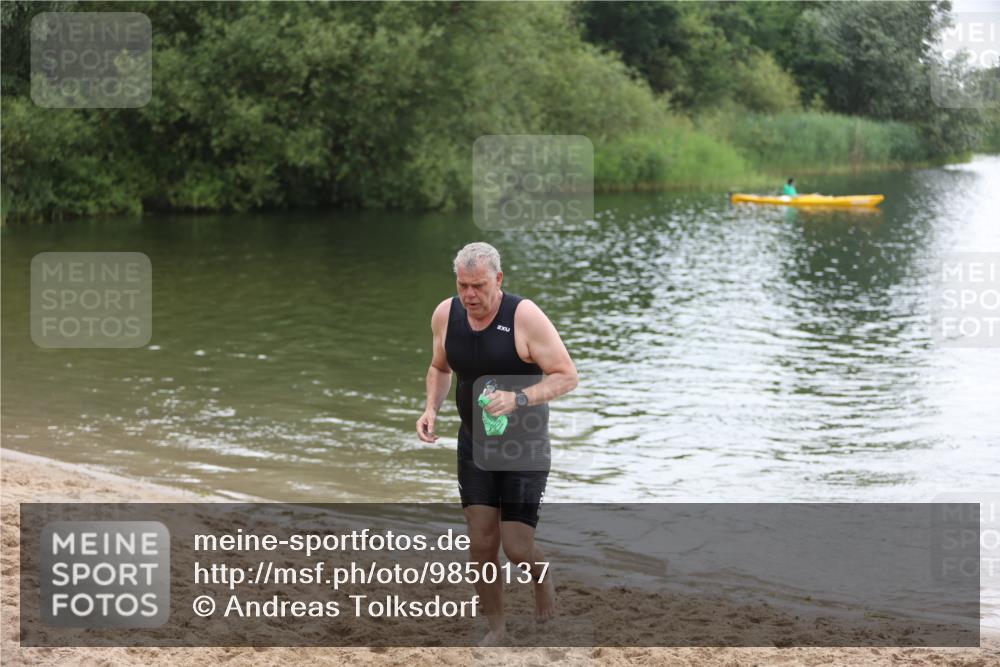 21.06.2026 - 29. Vierlanden-Triathlon Andreas Tolksdorf http://msf.ph/oto/9850137 21.06.2026 10:09:35 Schwimmen 400 meine-sportfotos.de