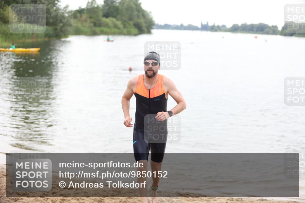 21.06.2026 - 29. Vierlanden-Triathlon Andreas Tolksdorf http://msf.ph/oto/9850152 21.06.2026 10:09:50 Schwimmen 427 meine-sportfotos.de