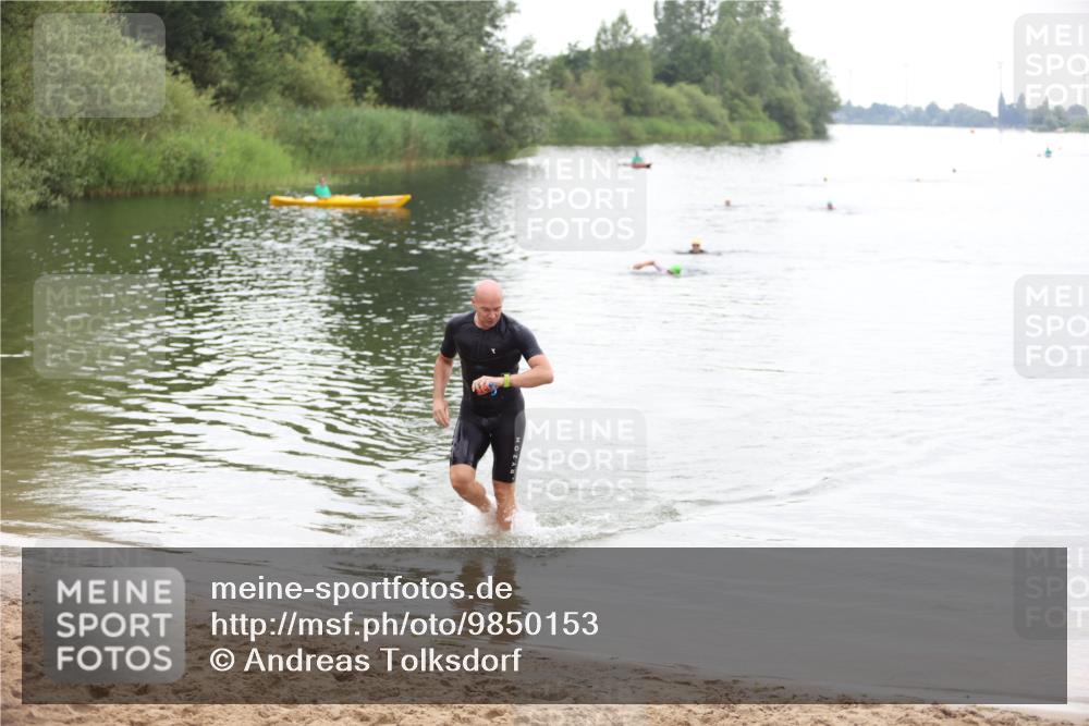 21.06.2026 - 29. Vierlanden-Triathlon Andreas Tolksdorf http://msf.ph/oto/9850153 21.06.2026 10:10:24 Schwimmen 412 meine-sportfotos.de