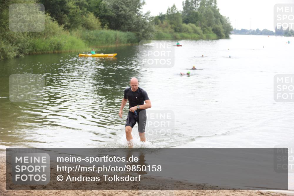 21.06.2026 - 29. Vierlanden-Triathlon Andreas Tolksdorf http://msf.ph/oto/9850158 21.06.2026 10:10:24 Schwimmen 412 meine-sportfotos.de