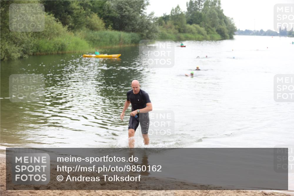 21.06.2026 - 29. Vierlanden-Triathlon Andreas Tolksdorf http://msf.ph/oto/9850162 21.06.2026 10:10:24 Schwimmen 412 meine-sportfotos.de