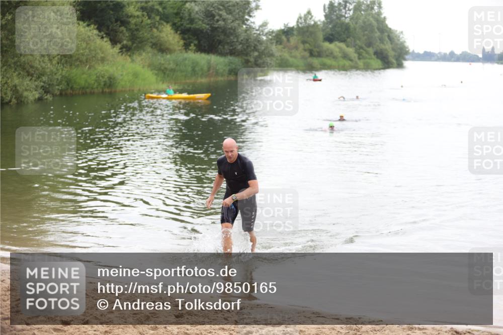 21.06.2026 - 29. Vierlanden-Triathlon Andreas Tolksdorf http://msf.ph/oto/9850165 21.06.2026 10:10:24 Schwimmen 412 meine-sportfotos.de