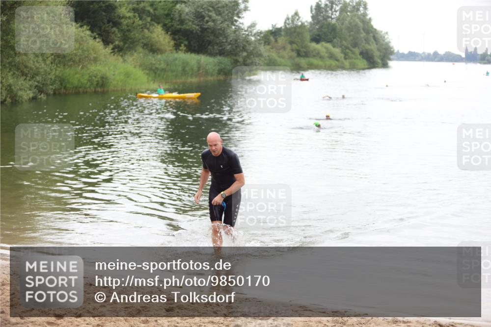 21.06.2026 - 29. Vierlanden-Triathlon Andreas Tolksdorf http://msf.ph/oto/9850170 21.06.2026 10:10:24 Schwimmen 412 meine-sportfotos.de