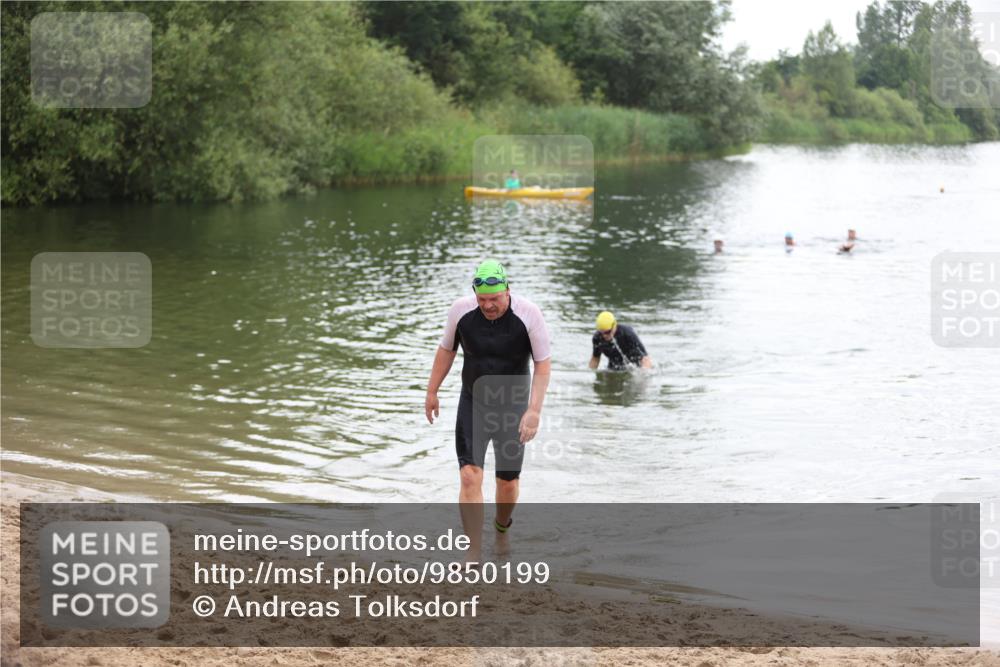 21.06.2026 - 29. Vierlanden-Triathlon Andreas Tolksdorf http://msf.ph/oto/9850199 21.06.2026 10:10:59 Schwimmen 411, 461 meine-sportfotos.de