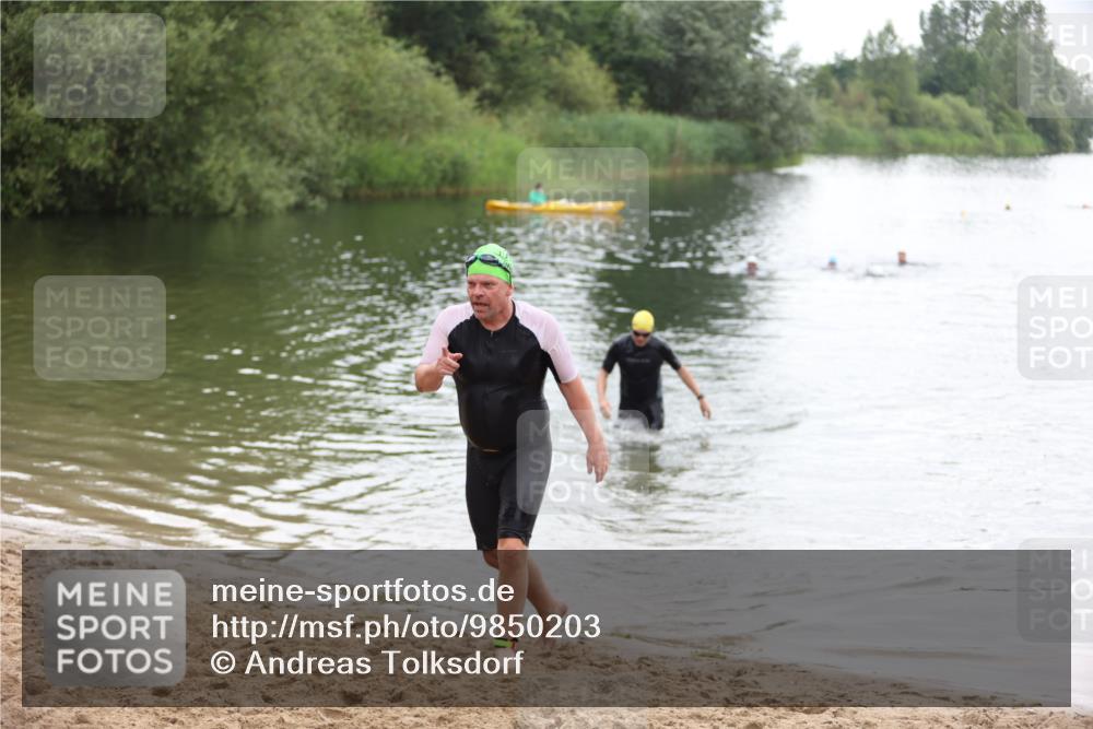 21.06.2026 - 29. Vierlanden-Triathlon Andreas Tolksdorf http://msf.ph/oto/9850203 21.06.2026 10:11:00 Schwimmen 411, 461 meine-sportfotos.de