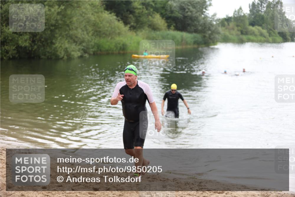 21.06.2026 - 29. Vierlanden-Triathlon Andreas Tolksdorf http://msf.ph/oto/9850205 21.06.2026 10:11:00 Schwimmen 411, 461 meine-sportfotos.de
