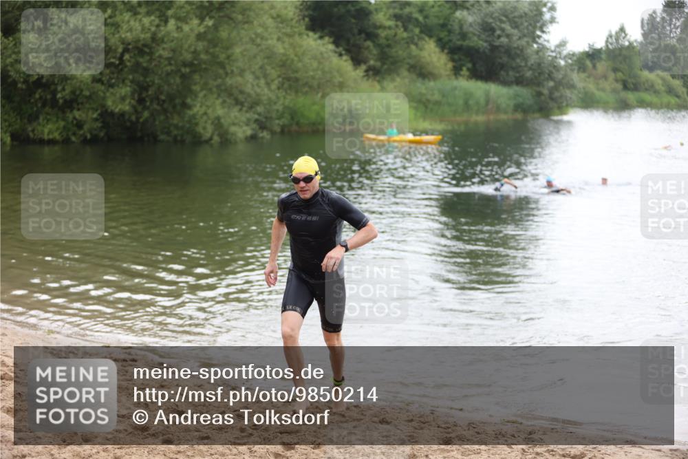 21.06.2026 - 29. Vierlanden-Triathlon Andreas Tolksdorf http://msf.ph/oto/9850214 21.06.2026 10:11:07 Schwimmen 411, 461 meine-sportfotos.de