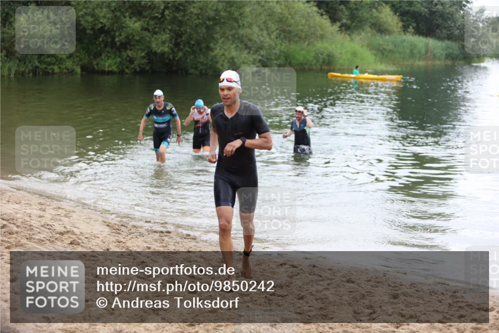 21.06.2026 - 29. Vierlanden-Triathlon Andreas Tolksdorf http://msf.ph/oto/9850242 21.06.2026 10:11:33 Schwimmen 402, 404, 426, 463 meine-sportfotos.de