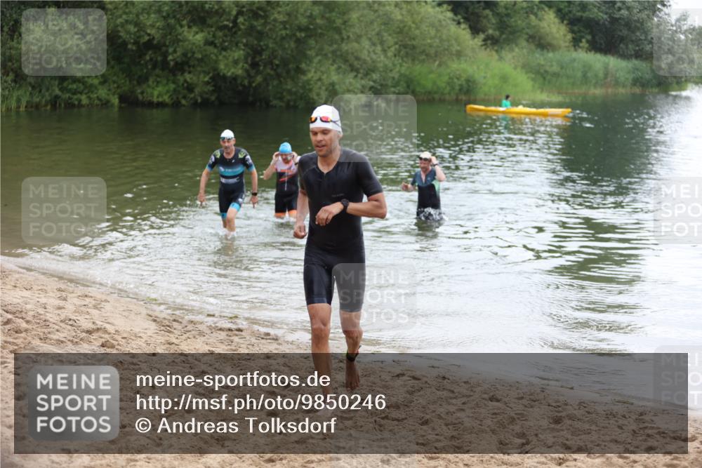 21.06.2026 - 29. Vierlanden-Triathlon Andreas Tolksdorf http://msf.ph/oto/9850246 21.06.2026 10:11:33 Schwimmen 402, 404, 426, 463 meine-sportfotos.de