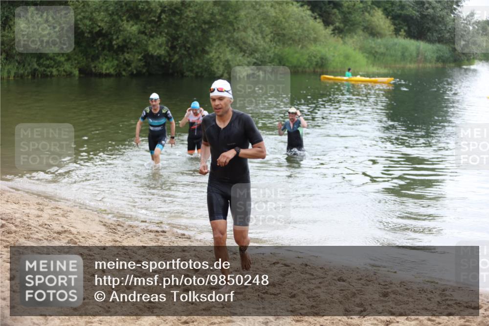 21.06.2026 - 29. Vierlanden-Triathlon Andreas Tolksdorf http://msf.ph/oto/9850248 21.06.2026 10:11:33 Schwimmen 402, 404, 426, 463 meine-sportfotos.de