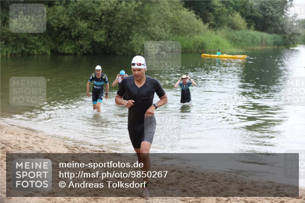 21.06.2026 - 29. Vierlanden-Triathlon Andreas Tolksdorf http://msf.ph/oto/9850267 21.06.2026 10:11:33 Schwimmen 402, 404, 426, 463 meine-sportfotos.de