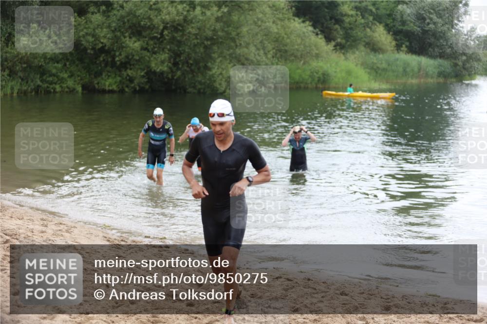 21.06.2026 - 29. Vierlanden-Triathlon Andreas Tolksdorf http://msf.ph/oto/9850275 21.06.2026 10:11:33 Schwimmen 402, 404, 426, 463 meine-sportfotos.de