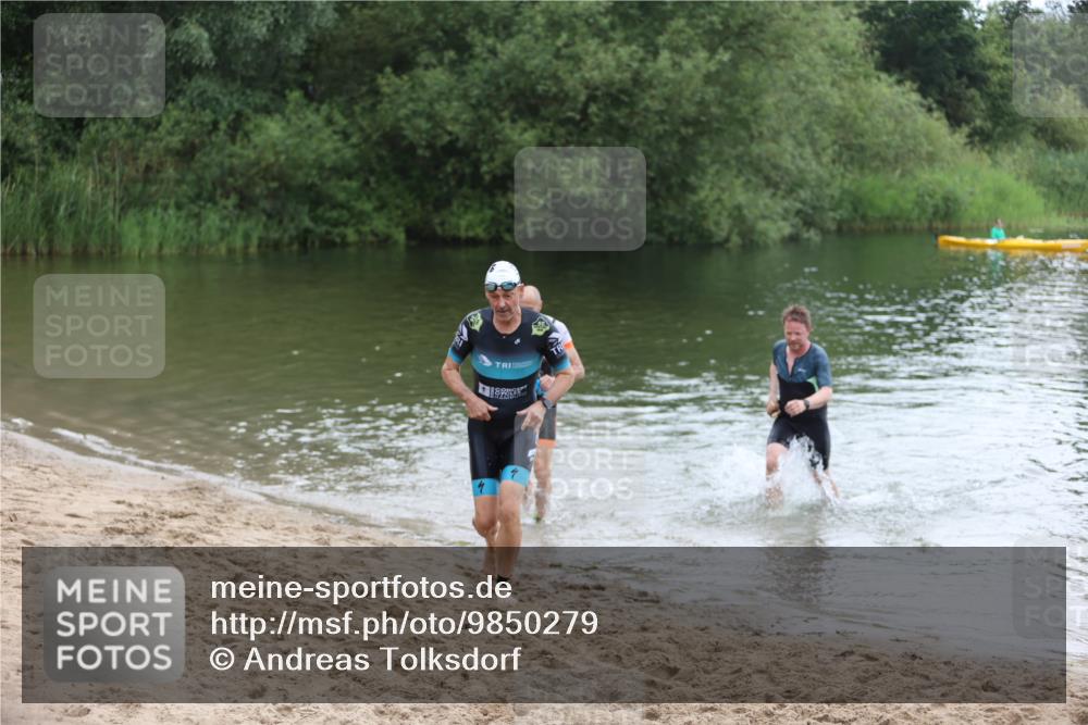 21.06.2026 - 29. Vierlanden-Triathlon Andreas Tolksdorf http://msf.ph/oto/9850279 21.06.2026 10:11:38 Schwimmen 402, 404, 426, 463 meine-sportfotos.de