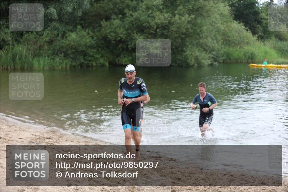 21.06.2026 - 29. Vierlanden-Triathlon Andreas Tolksdorf http://msf.ph/oto/9850297 21.06.2026 10:11:38 Schwimmen 402, 404, 426, 463 meine-sportfotos.de