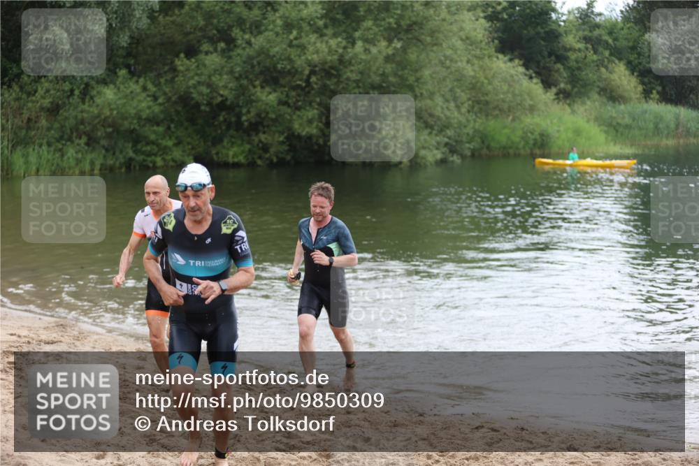 21.06.2026 - 29. Vierlanden-Triathlon Andreas Tolksdorf http://msf.ph/oto/9850309 21.06.2026 10:11:39 Schwimmen 402, 426, 463 meine-sportfotos.de