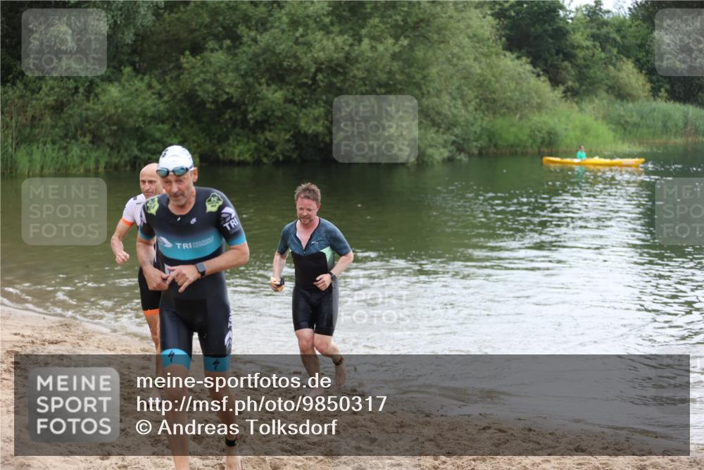 21.06.2026 - 29. Vierlanden-Triathlon Andreas Tolksdorf http://msf.ph/oto/9850317 21.06.2026 10:11:40 Schwimmen 402, 426, 463 meine-sportfotos.de