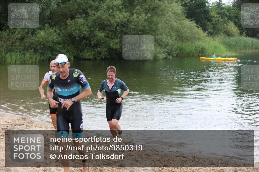 21.06.2026 - 29. Vierlanden-Triathlon Andreas Tolksdorf http://msf.ph/oto/9850319 21.06.2026 10:11:40 Schwimmen 402, 426, 463 meine-sportfotos.de