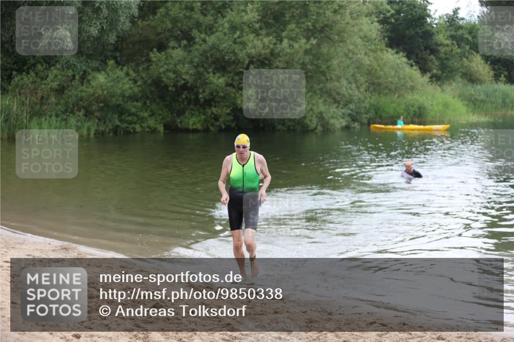 21.06.2026 - 29. Vierlanden-Triathlon Andreas Tolksdorf http://msf.ph/oto/9850338 21.06.2026 10:12:31 Schwimmen 401, 423 meine-sportfotos.de